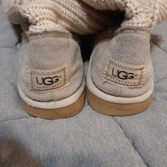 Size 7 UGG sweater boots - Picture 5 of 7